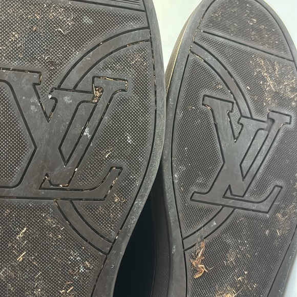 Louis Vuitton - Picture 8 of 12